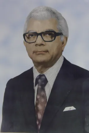 Sir Isaac Hyatali.jpg